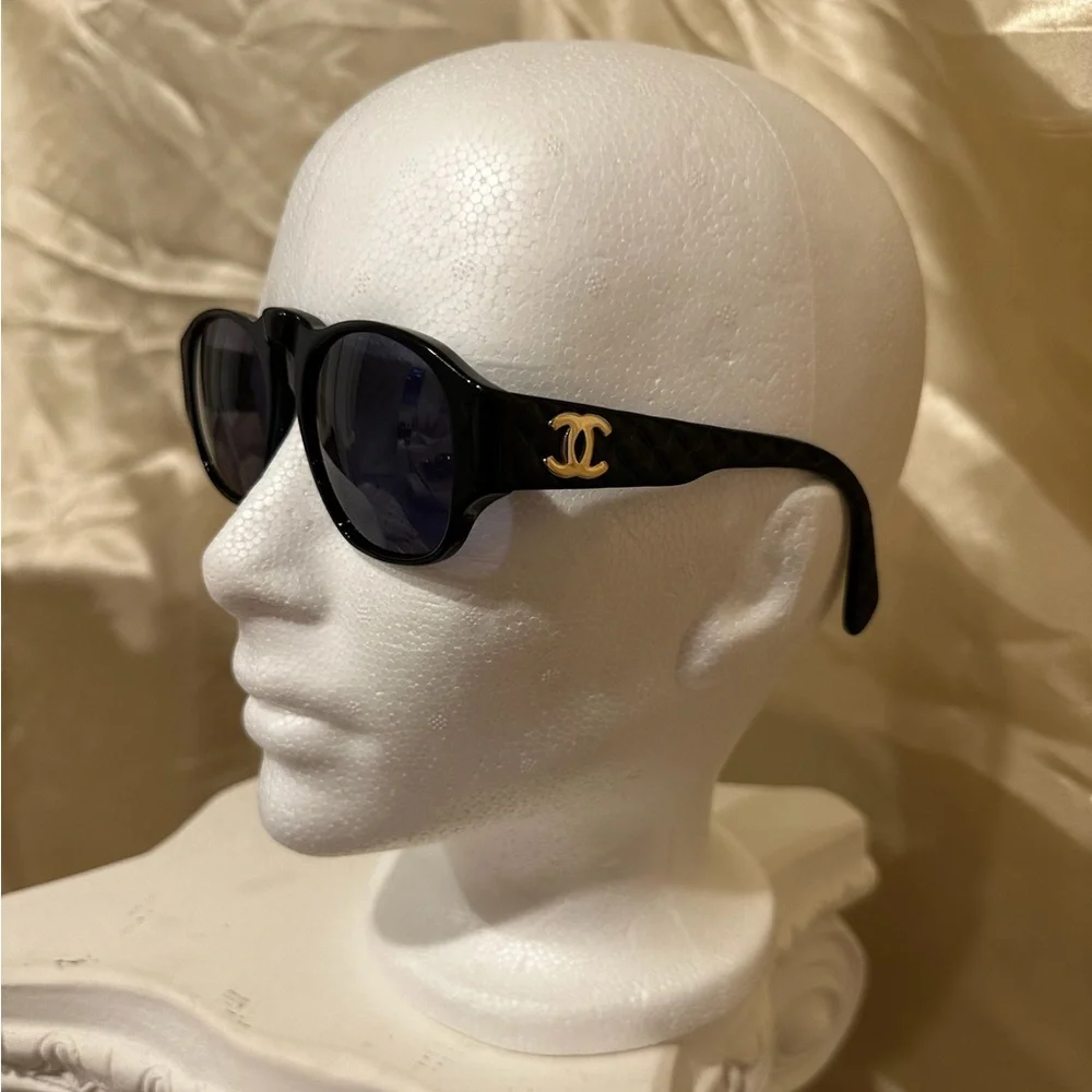 Chanel 0005 CC Quilted Vintage Sunglasses in Black Hue